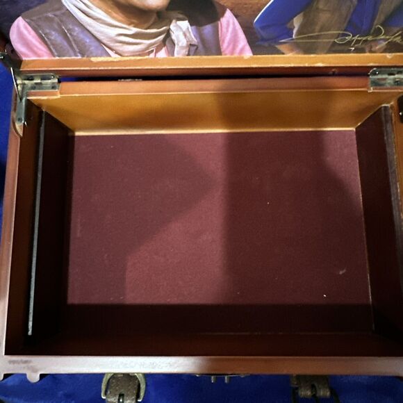 Bradford Exchange John Wayne Stagecoach Trunk Valet Box Hidden Compartment New - Picture 13 of 16